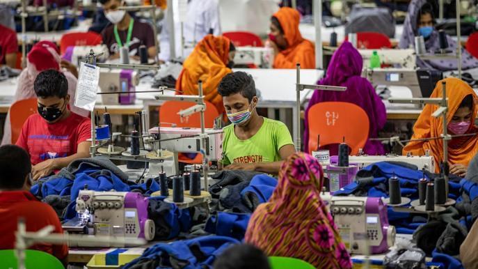 服装企业的目光,纷纷在孟加拉建厂,这也是孟加拉政府乐于看见的,工厂